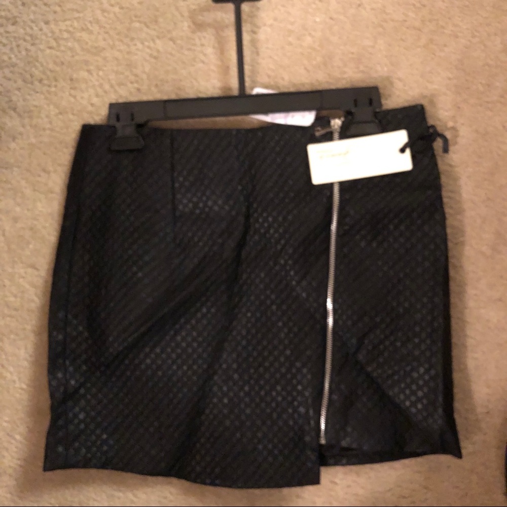NWT Black Quilted Lined Mini Skirt L